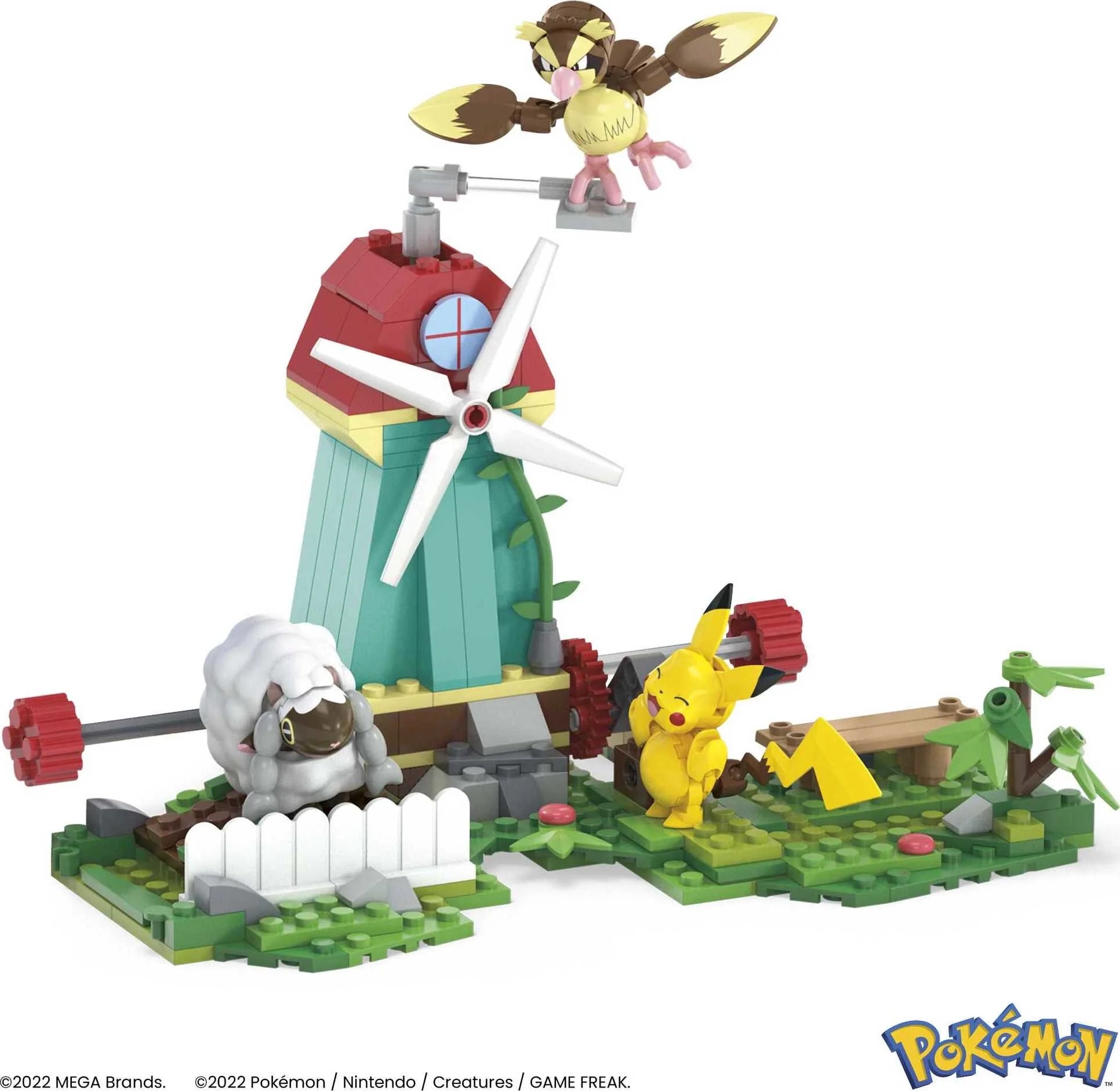 Pokemon Building Set, Countryside Windmill with 3 Poseable Action Figures (240 Pieces)